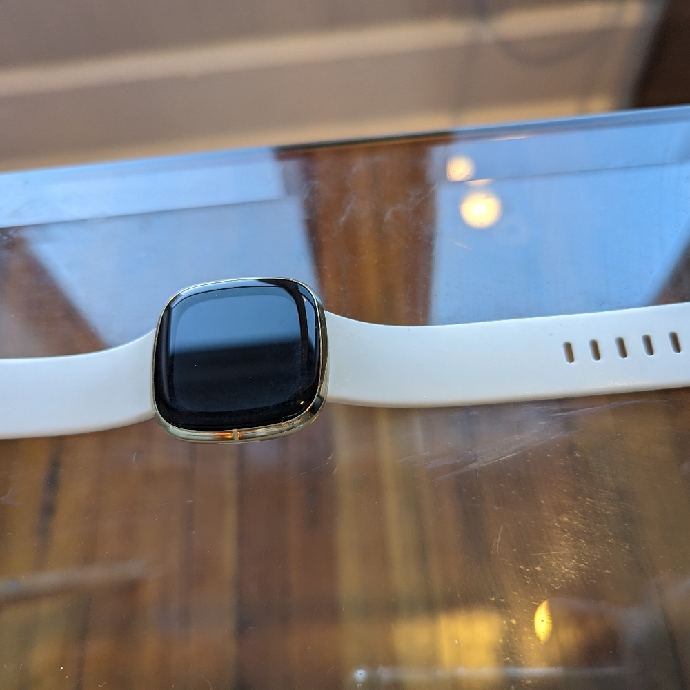 Fitbit Sense - Picture 8 of 9